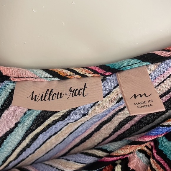 5/$25 Willow & Root size medium tank top - Picture 4 of 5